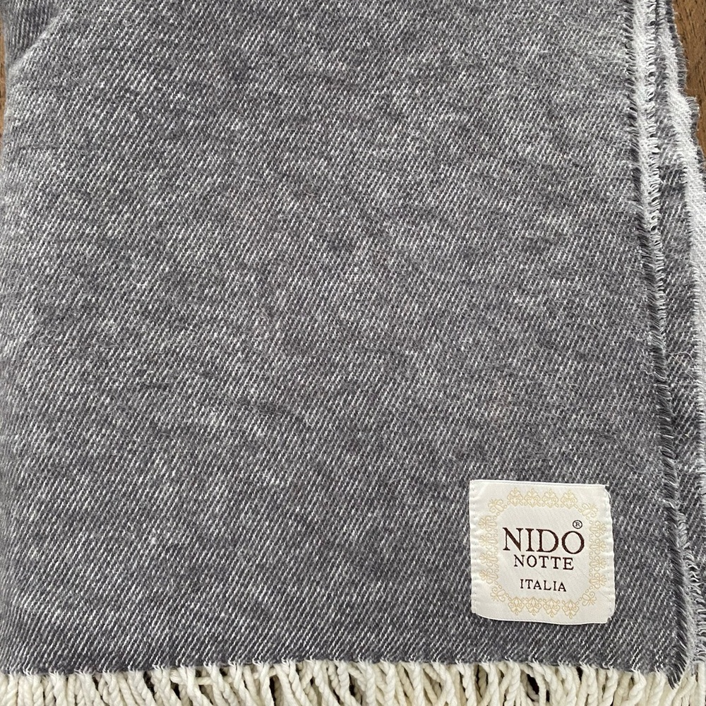 Nido Notte Gray herringbone Throw Blanket